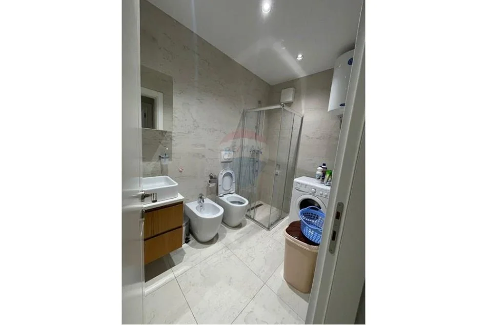 Tirane, jepet me qera apartament 2+1 Kati 8, 95 m² 700 € (Don Bosko)
