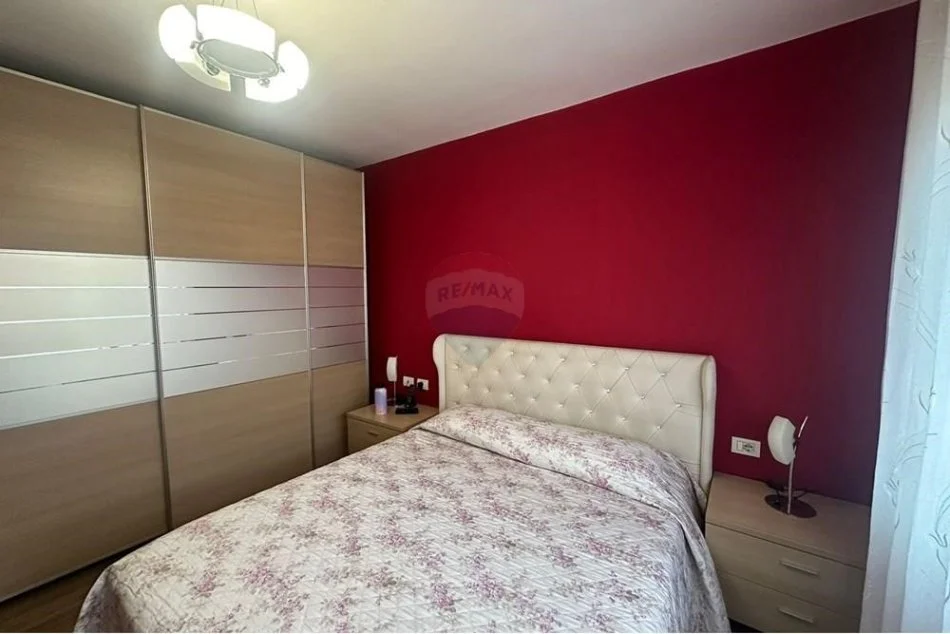 Tirane, jepet me qera apartament 3+1 Kati 4, 90 m² 950 € (Apartament 3+1 me qira në zemër të Tiranës!)