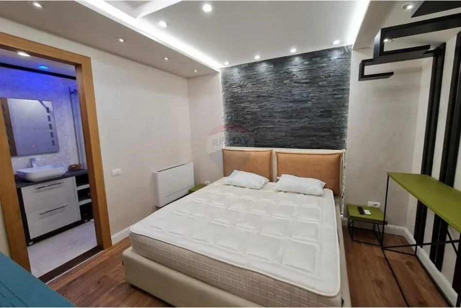 Tirane, shitet apartament 5+1 Kati 6, 189 m² 500.000 € (Perballe Kristal Center - Rezidenca Kodra e Diellit, Shqipëri)