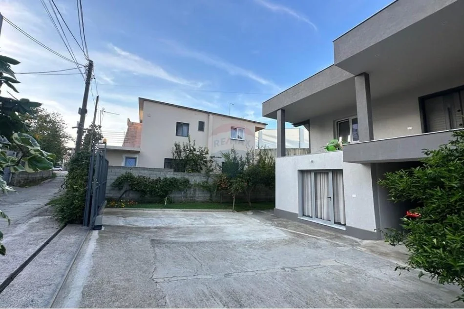 Tirane, jepet me qera Vile 2 Katshe , 310 m² 16.000 € (Sauk - Tiranë)