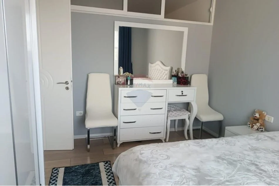 Tirane, jepet me qera apartament 2+1 , 110 m² 600 € (5maj)