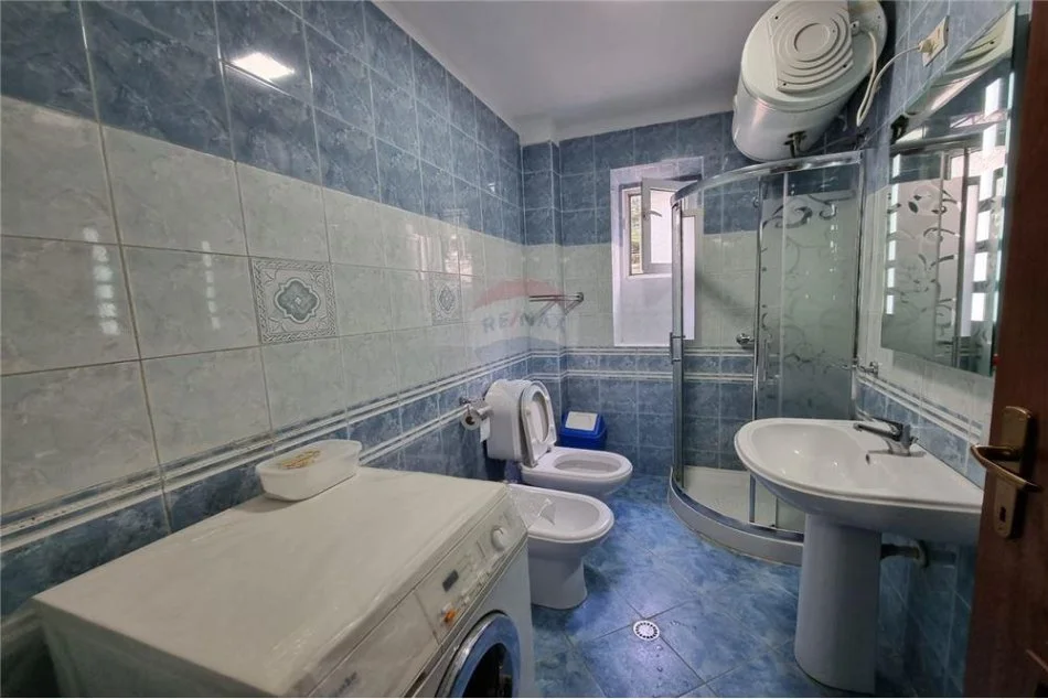 Tirane, jepet me qera apartament 1+1 Kati 5, 60 m² 600 € (Rruga Myslym Shyri)