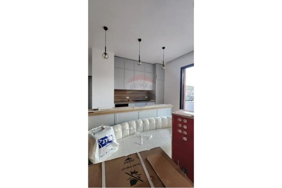 Tirane, jepet me qera apartament 1+1 Kati 6, 75 m² 850 € (Kompleksi Delijorgji -)