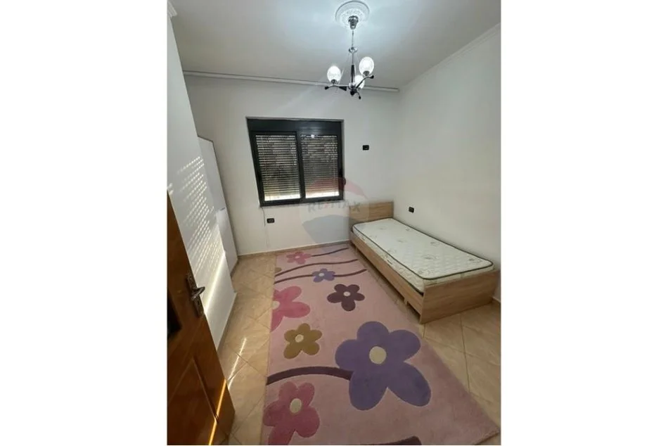 Tirane, jepet me qera apartament 2+1 , 80 m² 550 € (Laprakë,)