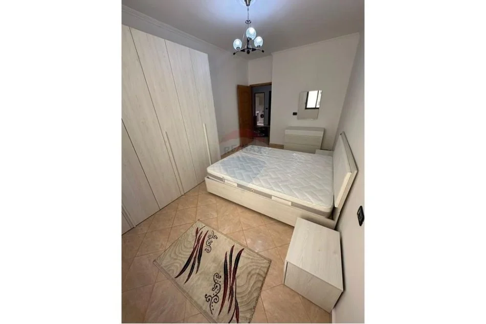 Tirane, jepet me qera apartament 2+1+Ballkon Kati 4, 80 m² 550 € (Gjimnazi Aleks Buda Laprake)