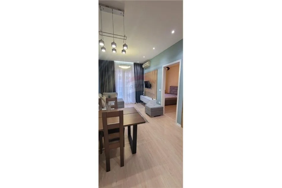 Tirane, jepet me qera apartament 1+1 Kati 8, 56 m² 550 € (21 Dhjetori - Kompleksi Kontakt)