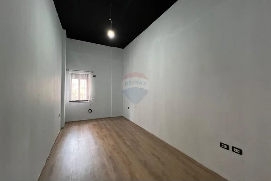 Tirane, jepet me qera 3+1 , 450 € (Bllok)