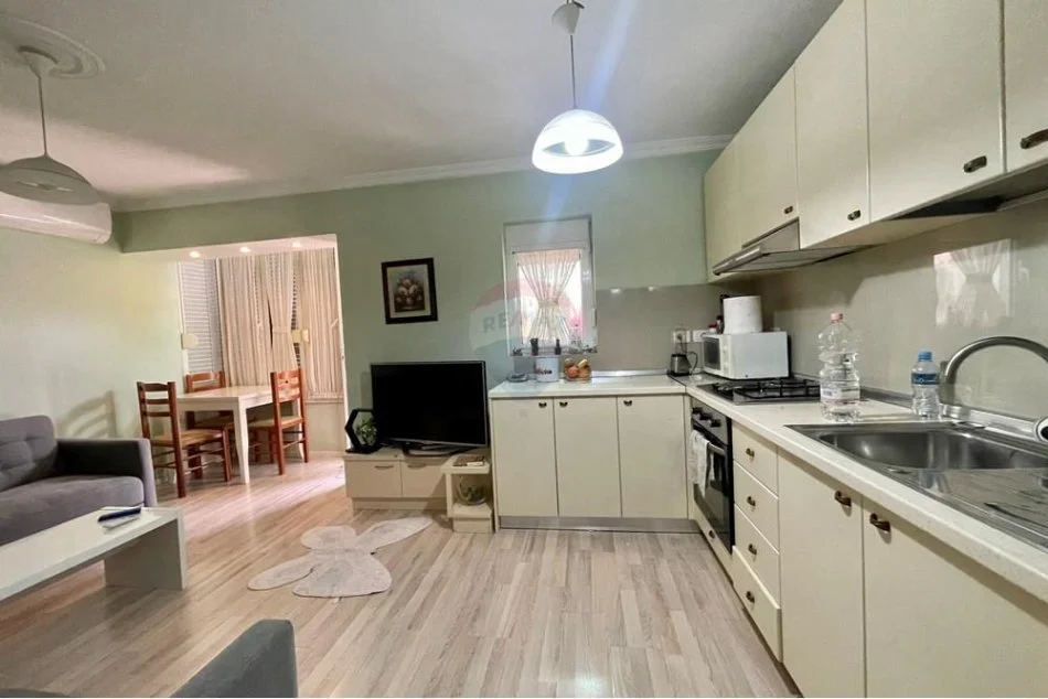 Shqiperi, shitet apartament 2+1 Kati 2, 50 m² 103.000 € (Shkolla e Baletit - Tregu Elektrik,)