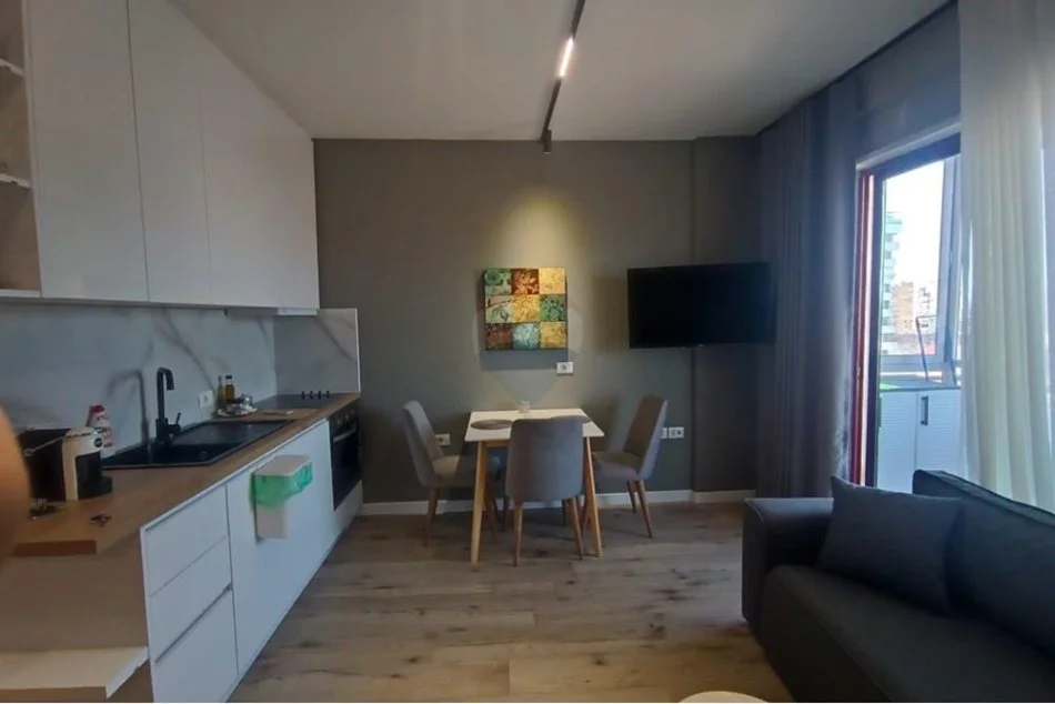 Tirane, jepet me qera apartament 1+1 Kati 4, 50 m² 600 € (Rruga e Dibrës,)