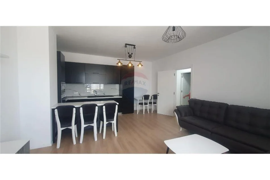 Tirane, jepet me qera apartament 1+1 Kati 9, 65 m² 550 € (Rruga e Dibrës - Farmacia 10,)