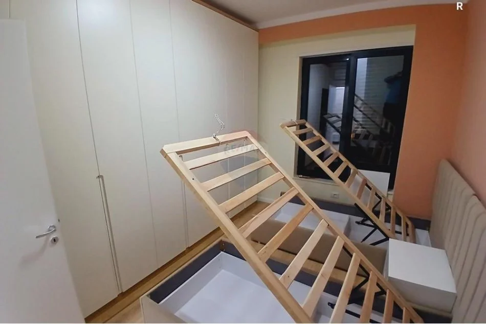 Tirane, jepet me qera apartament 2+1 Kati 4, 90 m² 650 € (Karl Gega - Treni - Bulevardi i Ri)