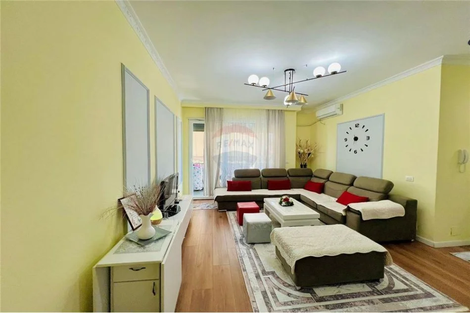 Tirane, shitet apartament 2+1 Kati 3, 97 m² 150.000 € (Rruga Dervish Luzha - Tregu i Madh - Rruga 5 Maji)