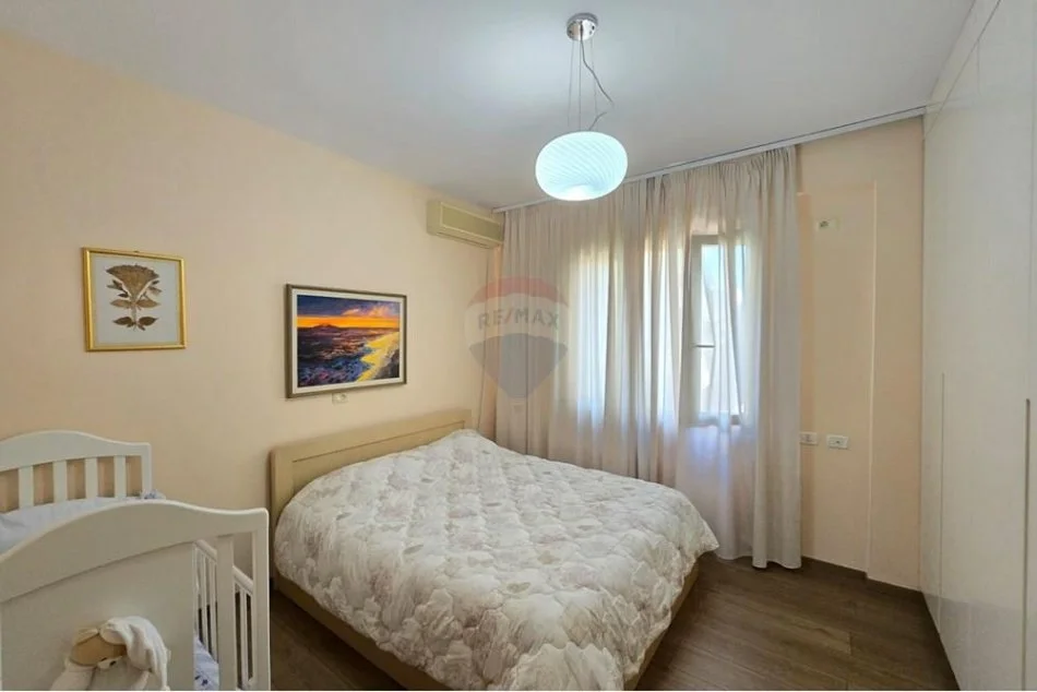 Tirane, jepet me qera apartament 2+1 Kati 4, 74 m² 850 € (Myslym Shyri)