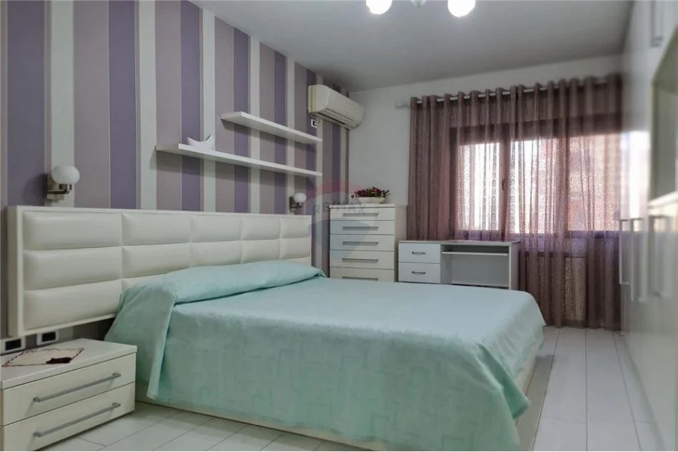 Tirane, jepet me qera apartament 2+1 Kati 5, 105 m² 750 € (Skender Luarasi - Komuna e Parisit)