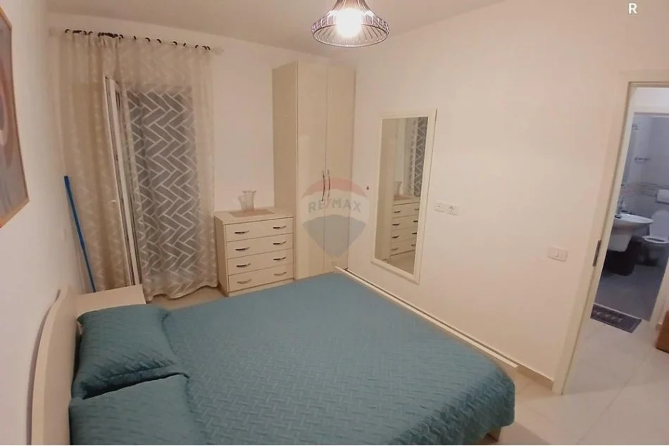 Tirane, jepet me qera apartament 1+1 Kati 7, 60 m² 600 € (Ndre Mjeda - Kompleksi Kontakt)