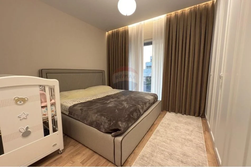 Tirane, shitet apartament 1+1+Aneks+Ballkon Kati 5, 74 m² 155.000 € (Tregu i Madh - Rruga 5 Maji)