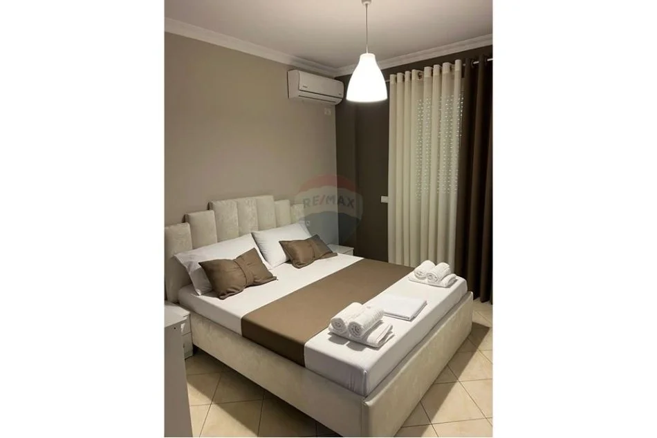 Tirane, jepet me qera apartament 1+1+Aneks+Ballkon Kati 2, 80 m² 600 € (Liqeni i Thatë)