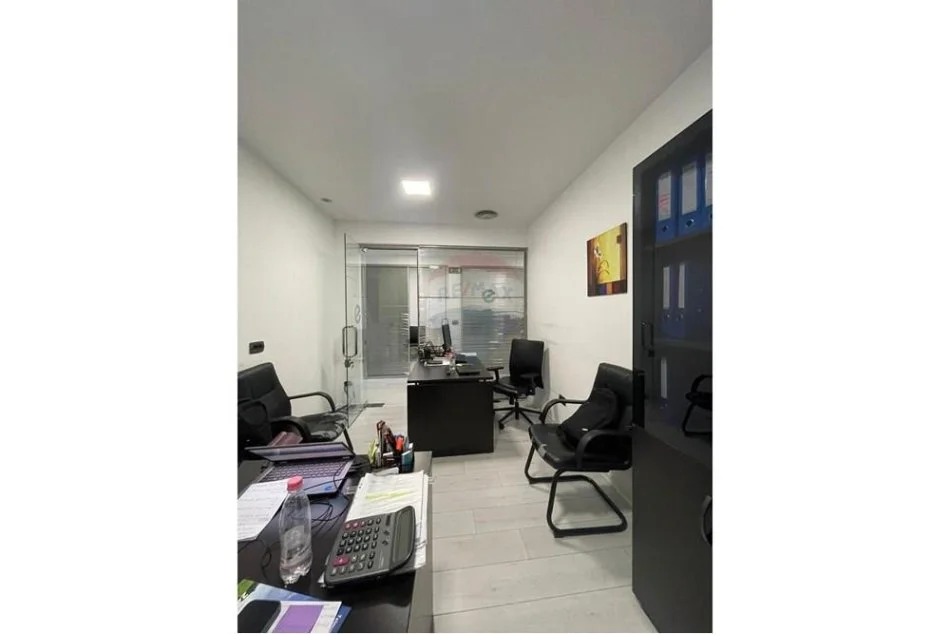 Tirane, jepet me qera Kati 1, 95 m² 1.350 € (Dervish Hima)