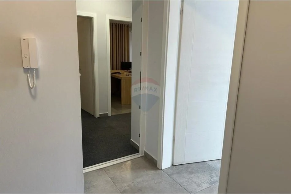Tirane, jap me qera apartament 3+1 , 135 m² 850 € (Liqeni i Tiranës, Albania)