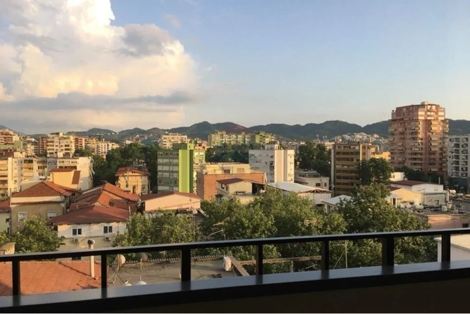 Tirane, jepet me qera zyre Kati 4, 115 m² 1.000 € (Myslym Shyri)