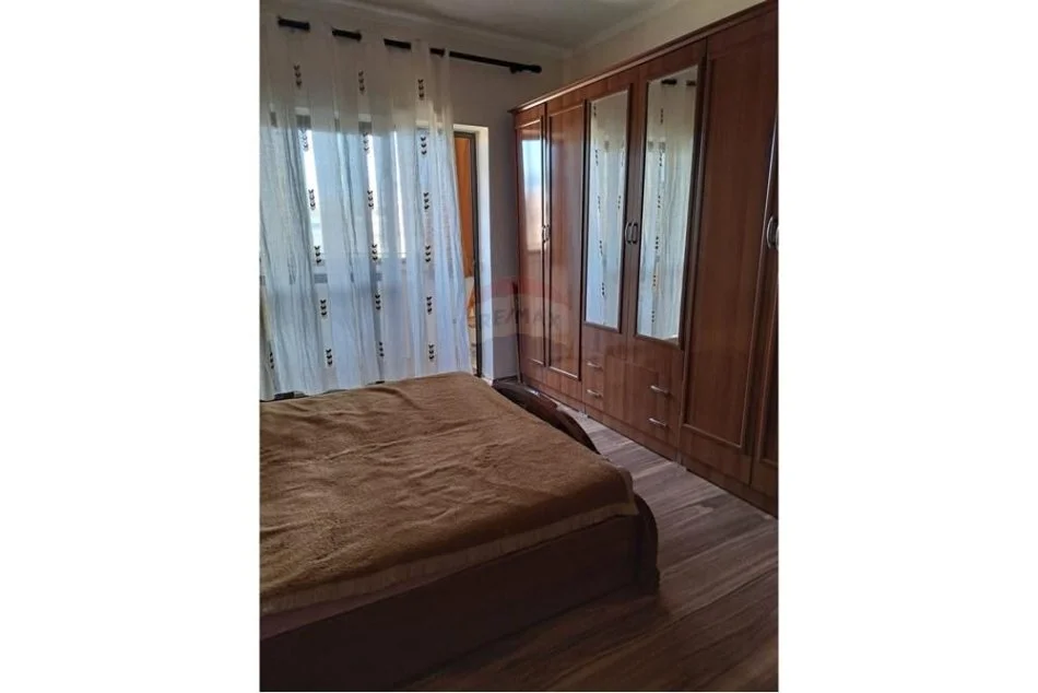 Tirane, jepet me qera apartament 2+1 Kati 5, 75 m² 450 € (Pazari i Ri - Hoxha Tahsim)