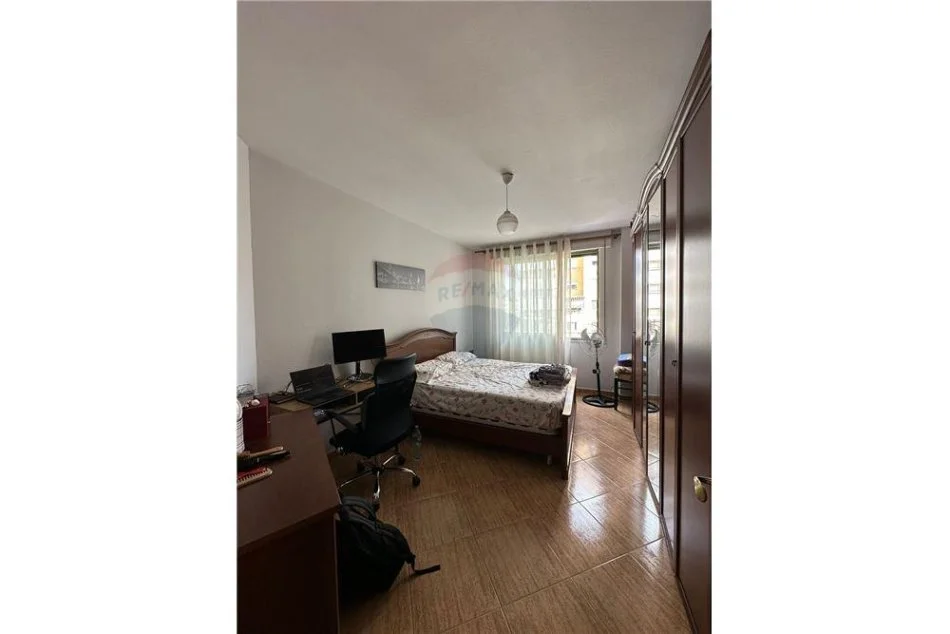 Tirane, jepet me qera apartament 2+1 , 100 m² 700 € (Rruga Skender Luarasi - Komuna e Parisit, Shqipëri)