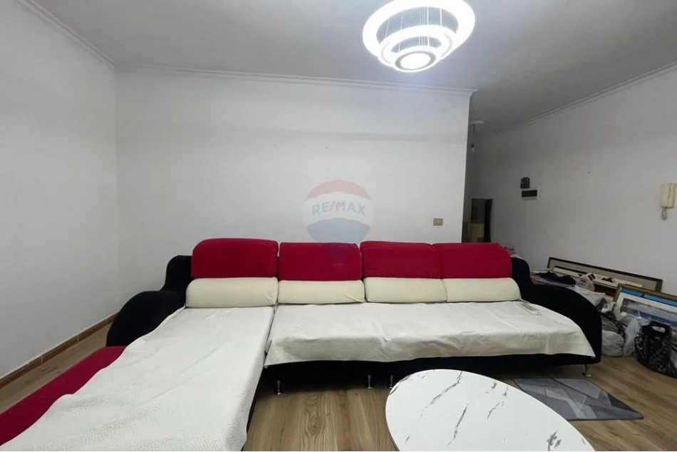 Tirane, jepet me qera 1+1 Kati 6, 60 m² 650 € (Komuna e Parisit, Shqipëri)