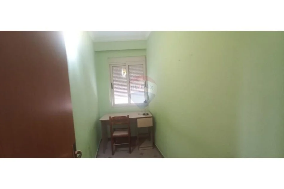 Tirane, jepet me qera apartament 2+1 , 600 € (Rruga e Durresit)