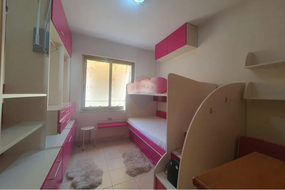 Tirane, jepet me qera apartament 2+1 , 450 € (Treni, Dispanseria)