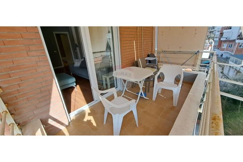 Tirane, jepet me qera apartament 1+1 , 600 € (Kodra e Diellit)