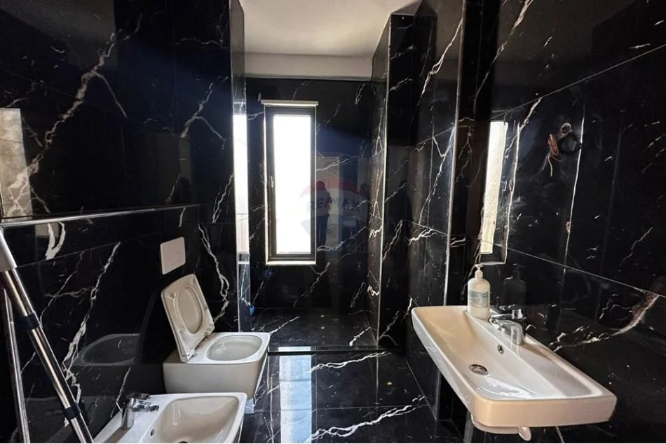 Tirane, shitet apartament 2+1 , 92 m² 240.000 € (Stacioni i Trenit)