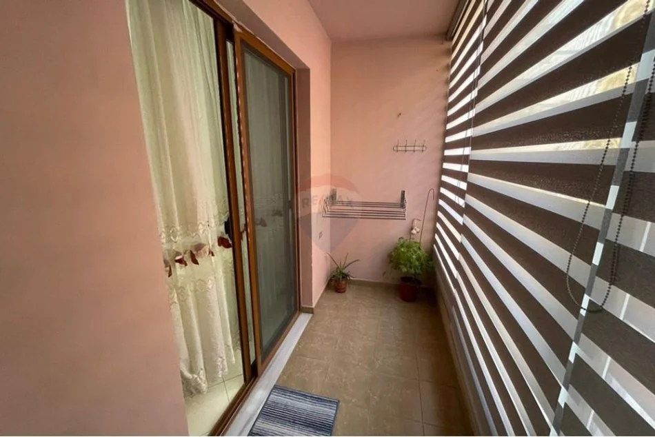Tirane, jepet me qera apartament 1+1 , 450 € (Astir)