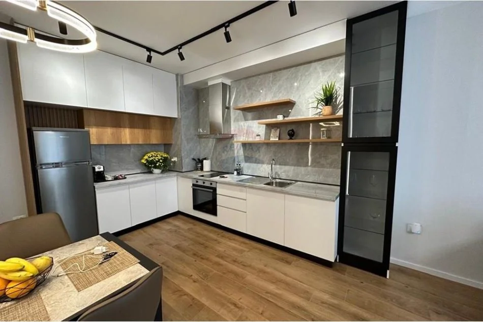 Tirane, shitet apartament 1+1 Kati 1, 70 m² 177.000 € (Rruga e Dibrës - Shkolla e Kuqe)