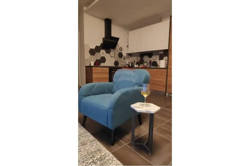 Tirane, jepet me qera apartament+verande | Penthouse 2+1 Kati 11, 90 m² 1.000 € (Pazari i Ri)