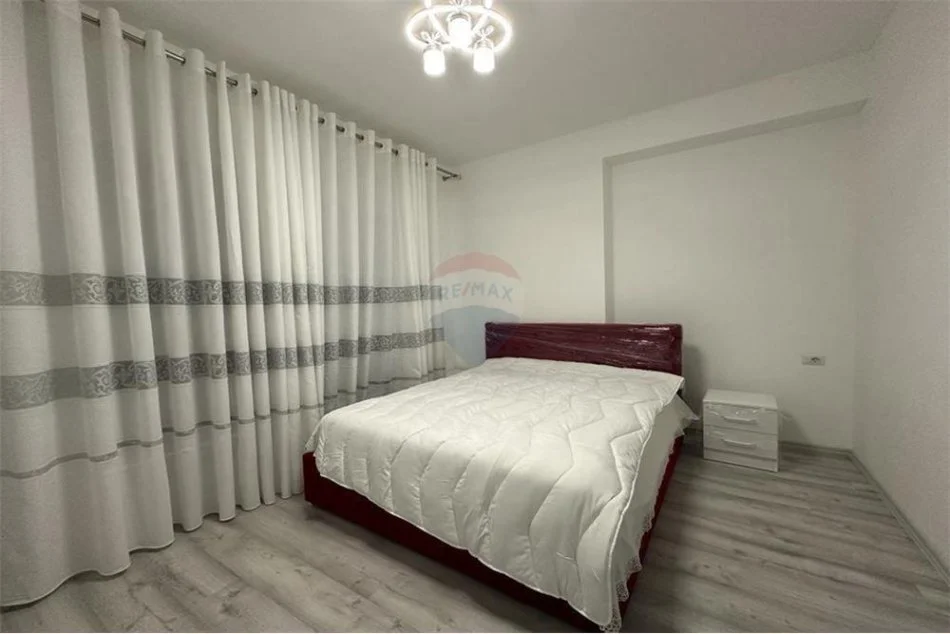 Tirane, jepet me qera apartament 2+1 , 600 € (Fusha e Aviacionit)