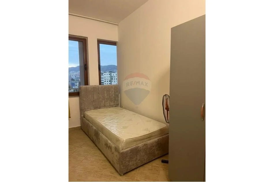 Tirane, jepet me qera apartament 2+1 Kati 7, 800 € (21 Dhjetori, Shqipëri)