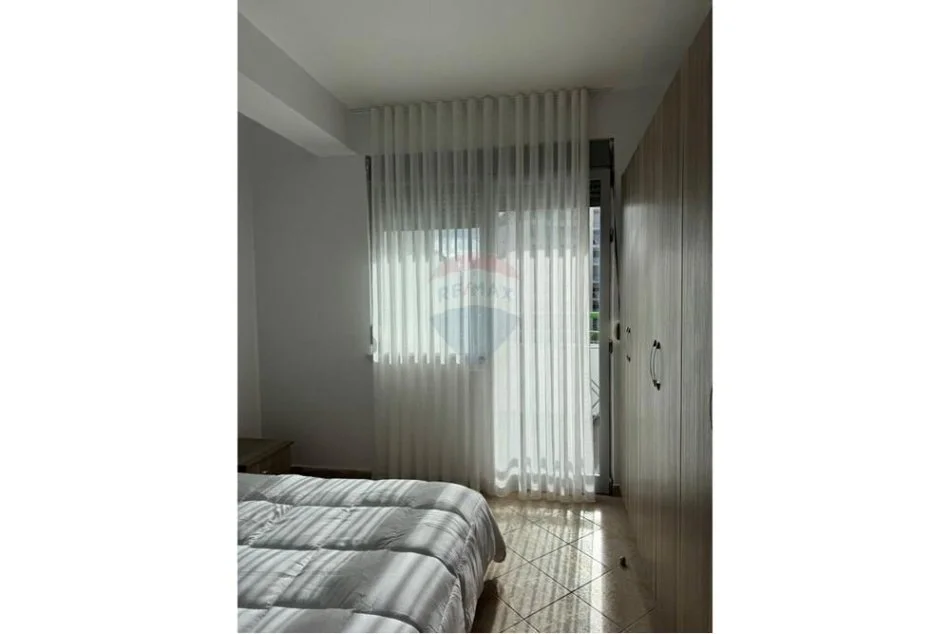 Tirane, jepet me qera apartament 2+1 , 600 € (Rruga e Dibres)