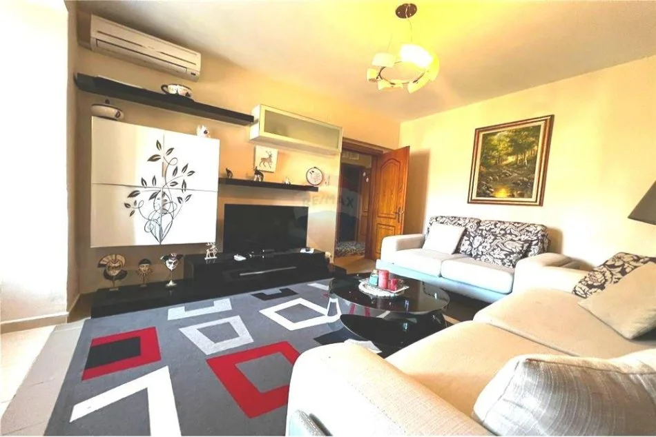 Tirane, jepet me qera apartament 2+1 Kati 4, 65 m² 500 € (Rruga Ferit Xhajko - Ish-Restorant Durresi)