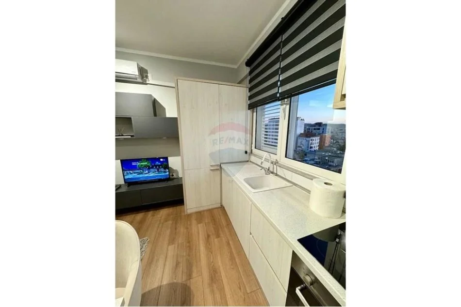 Tirane, jepet me qera apartament 1+1 Kati 8, 55 m² 550 € (Bulevardi Zogu I)