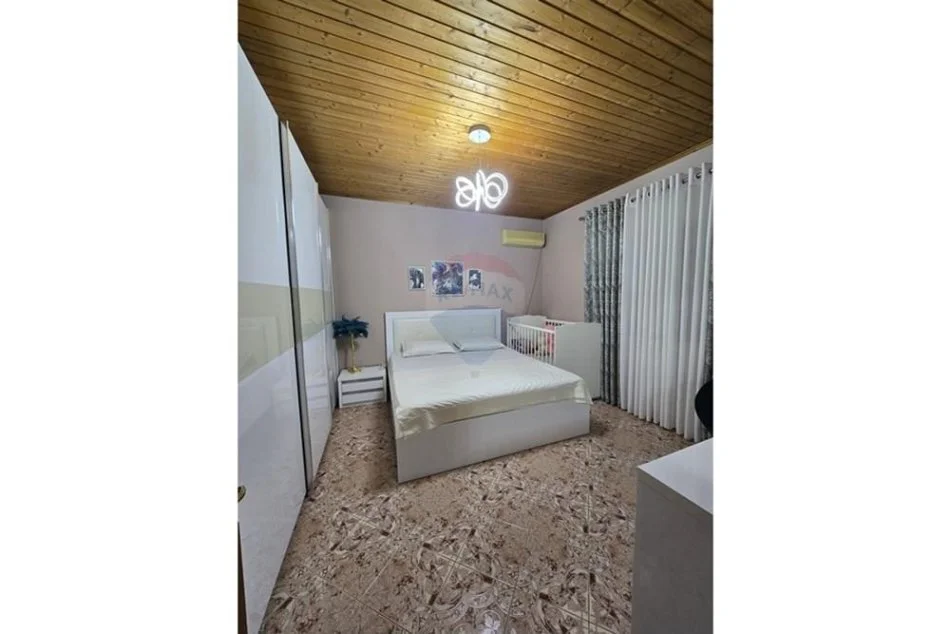 Tirane, jepet me qera Vile , 550 € (Yzberisht)
