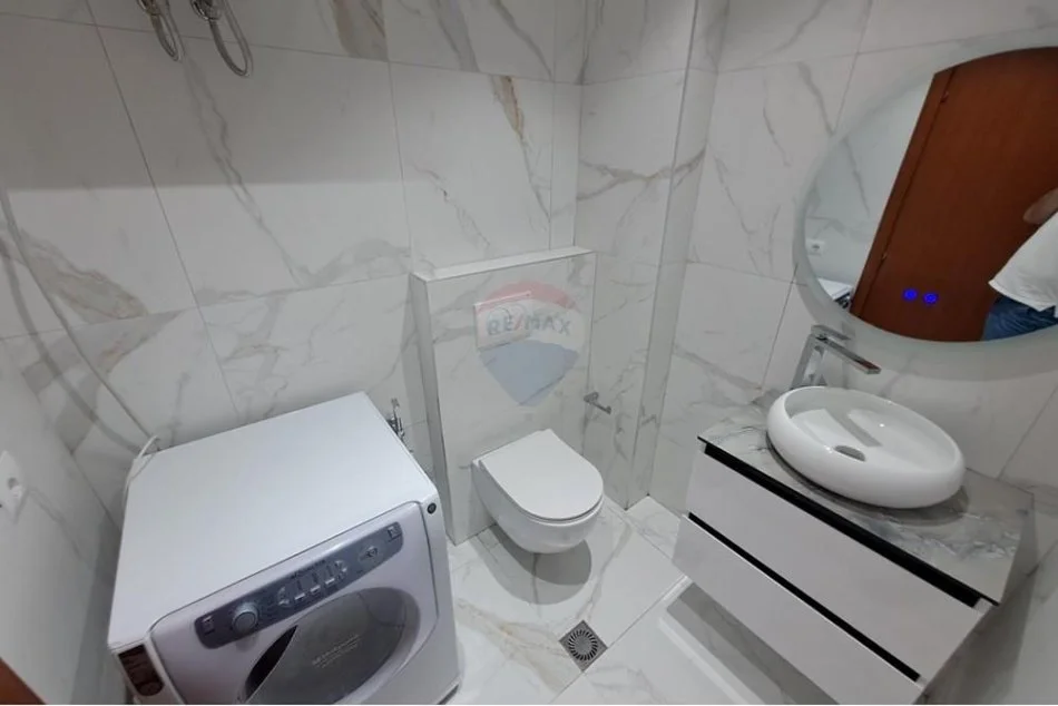 Tirane, jepet me qera apartament 2+1 , 650 € (Kopshti Zoologjik)