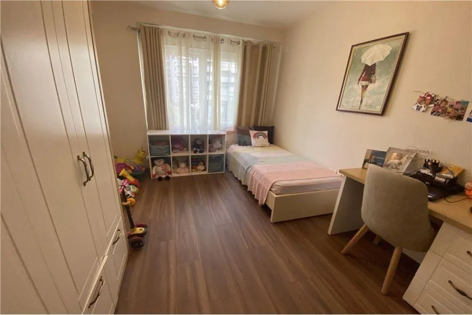 Tirane, jepet me qera apartament 2+1 Kati 2, 111 m² 800 € (Komuna Parisit)