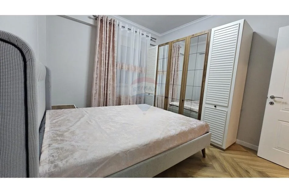 Tirane, jepet me qera apartament 1+1 Kati 3, 64 m² 700 € (Pazari i Ri)