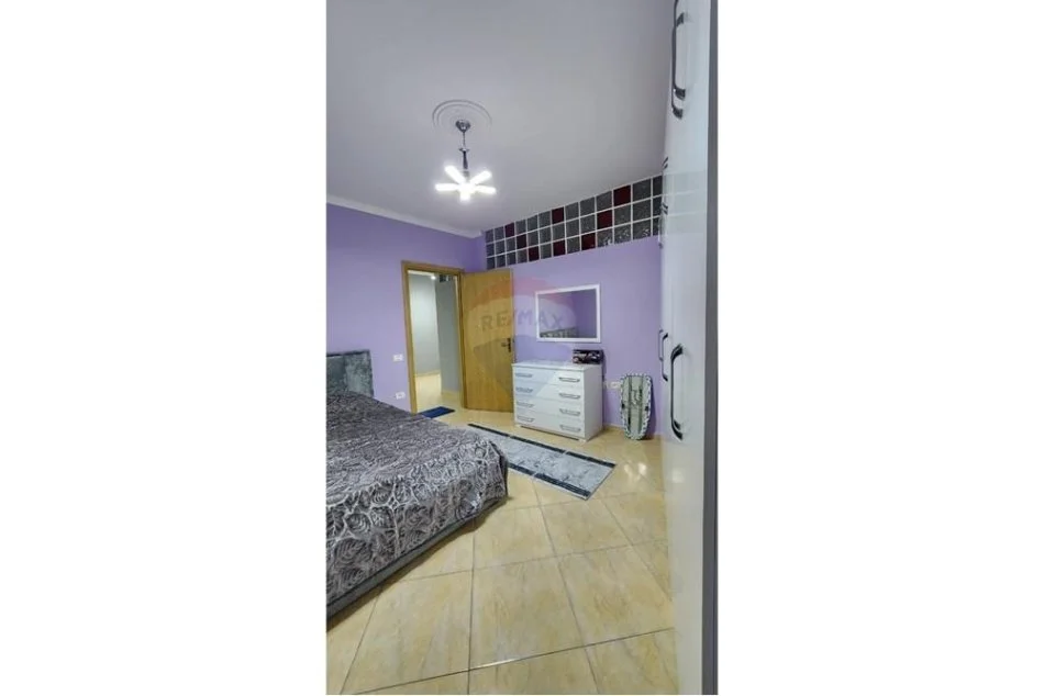 Tirane, jepet me qera apartament 2+1 , 650 € (Don Bosko)