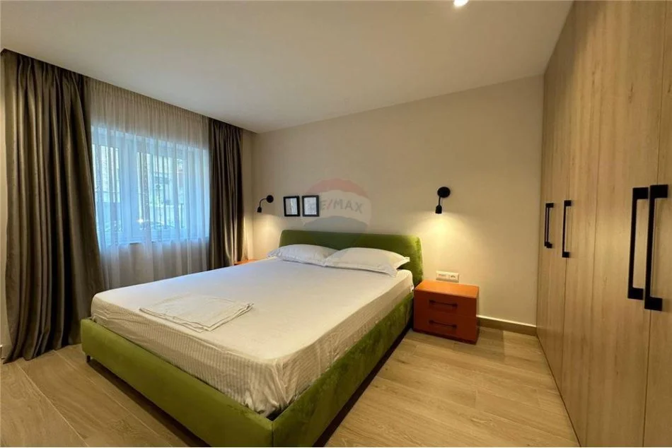 Tirane, jepet me qera apartament 1+1 , 550 € (Medreseja)