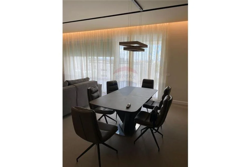 Tirane, jepet me qera 3+1+Ballkon Kati 1, 190 m² 1.800 € (Liqeni i thate)