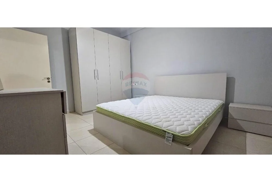 Tirane, jepet me qera apartament 1+1 , 450 € (Astir)