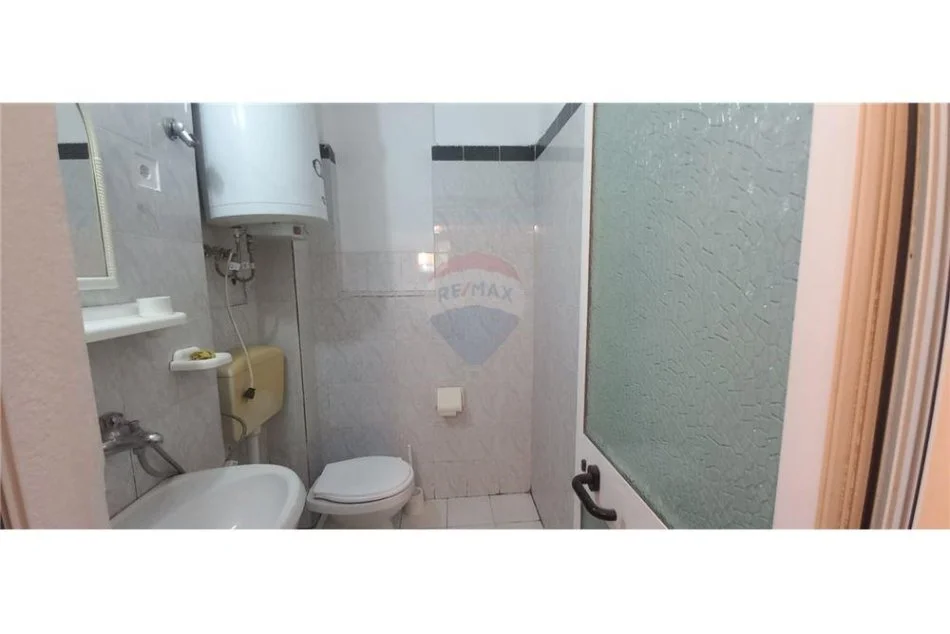 Tirane, jepet me qera apartament 1+1 Kati 3, 65 m² 550 € (Bllok - Bllok - Bllok, Shqipëri)
