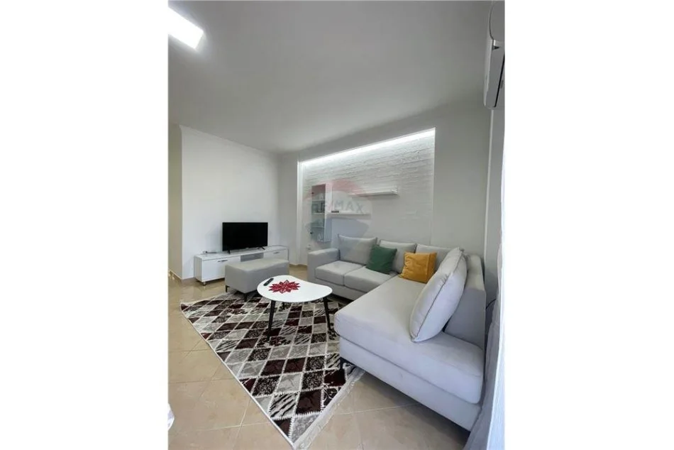 Vlore, jepet me qera apartament 2+1 Kati 9, 80 m² 370 € (Transballkanike)