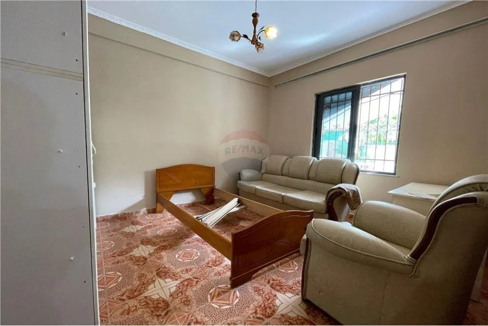 Tirane, jepet me qera apartament 2+1 , 400 € (Rruga e Elbasanit)